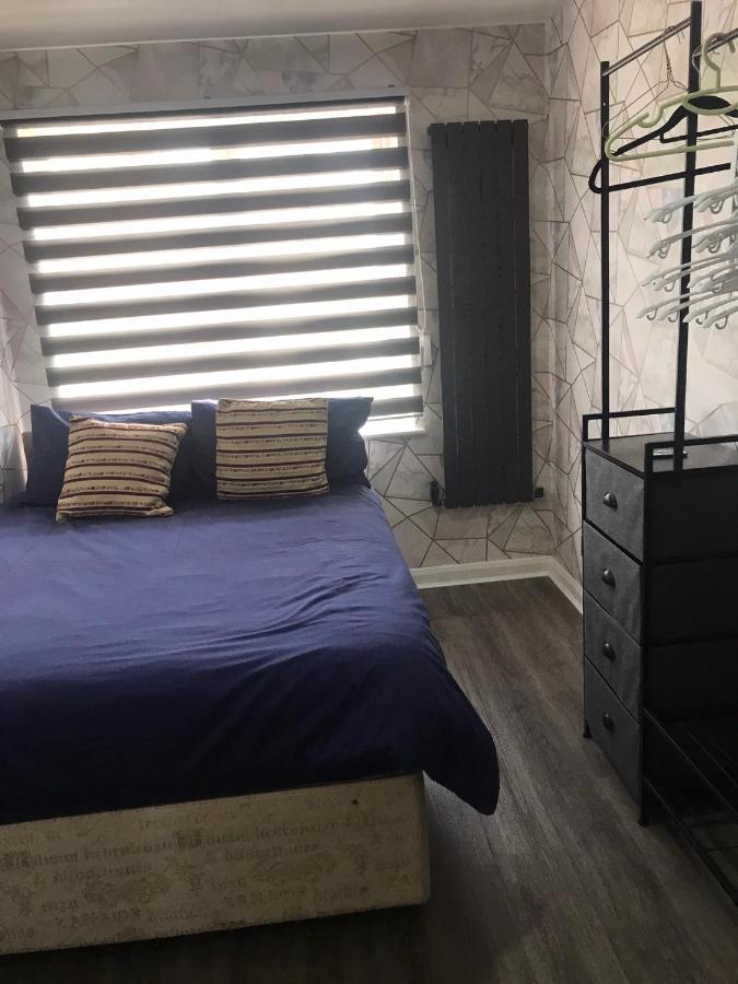 Double Room Next To Burnham Elizabeth Line Station Slough Exterior photo
