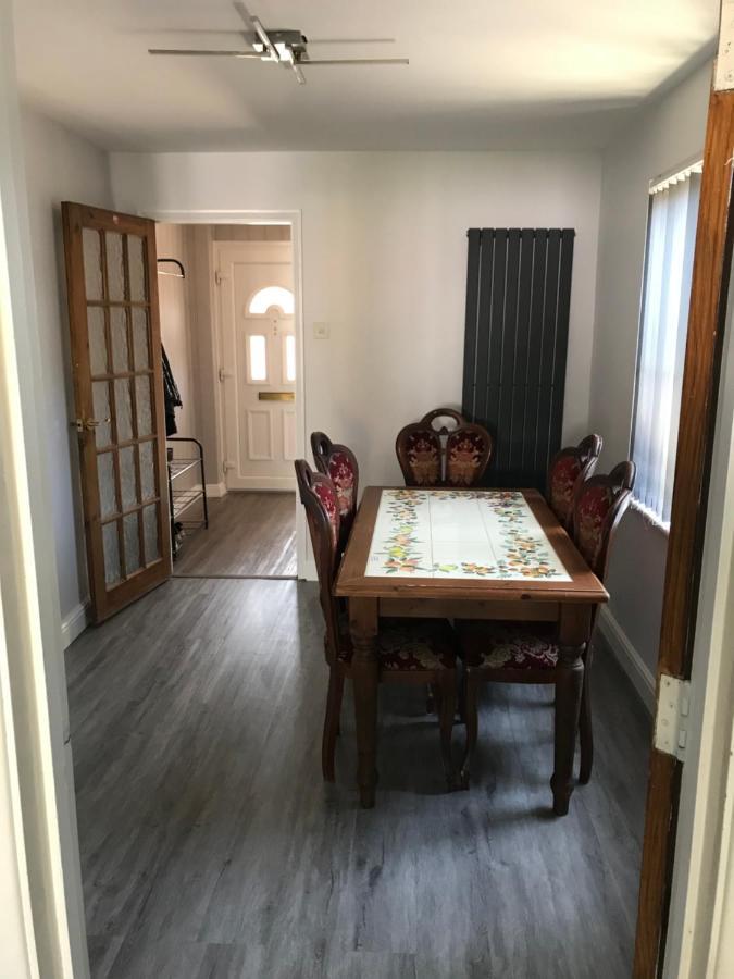 Double Room Next To Burnham Elizabeth Line Station Slough Exterior photo